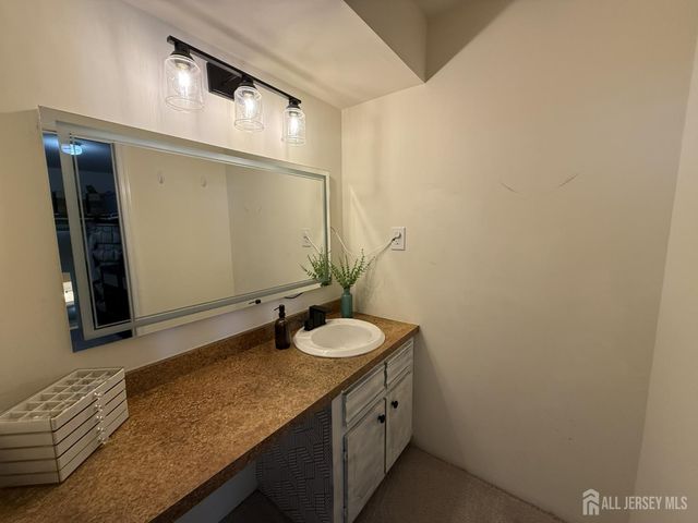 9 Hoffman Court, East Brunswick, NJ 08816