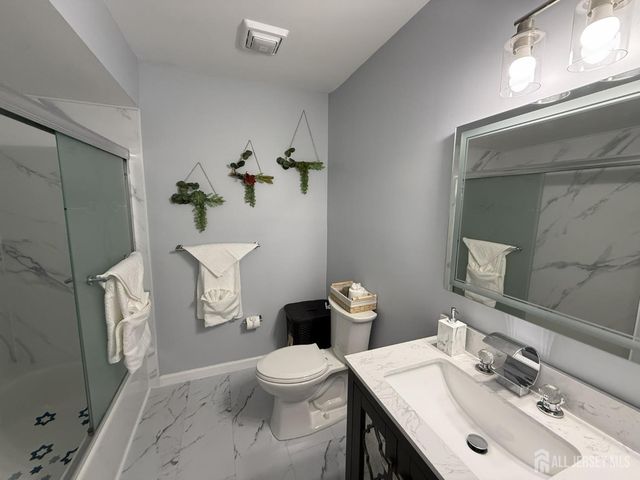 9 Hoffman Court, East Brunswick, NJ 08816