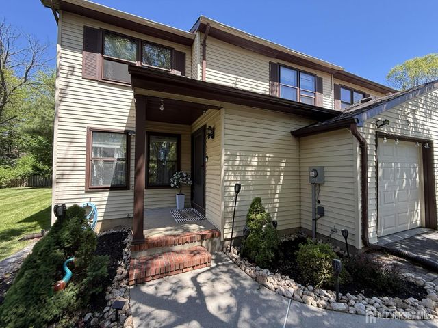 9 Hoffman Court, East Brunswick, NJ 08816