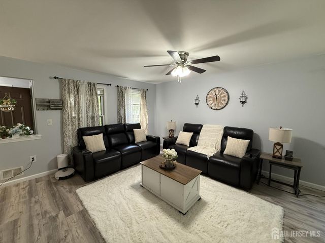9 Hoffman Court, East Brunswick, NJ 08816