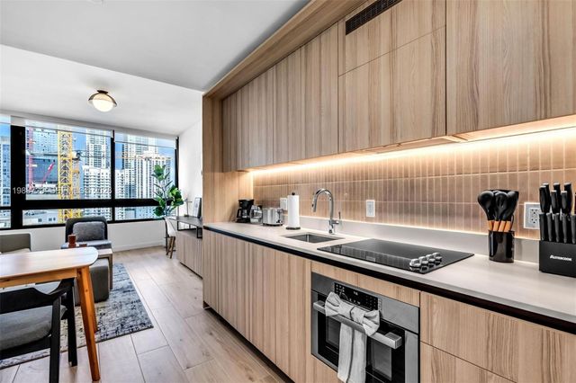 225 N Miami Ave 1701, Miami, FL 33131