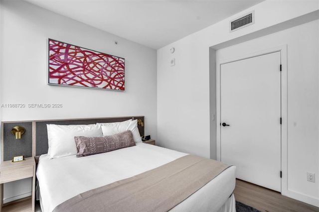 225 N Miami Ave 1701, Miami, FL 33131