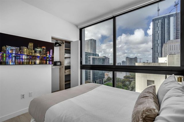 225 N Miami Ave 1701, Miami, FL 33131