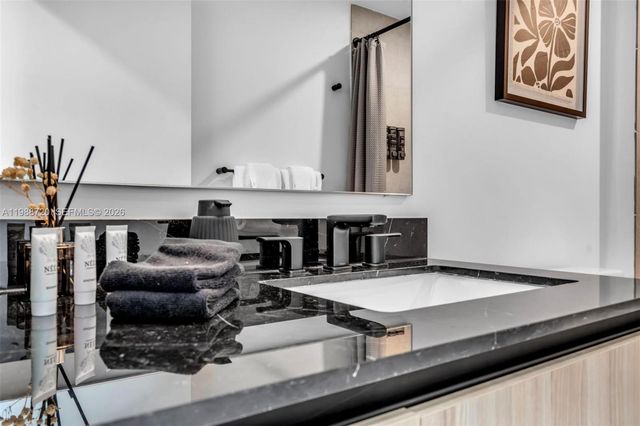 225 N Miami Ave 1701, Miami, FL 33131