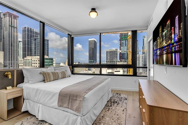 225 N Miami Ave 1701, Miami, FL 33131