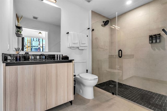 225 N Miami Ave 1701, Miami, FL 33131