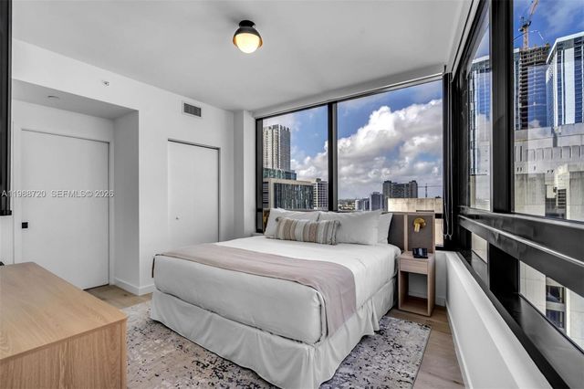 225 N Miami Ave 1701, Miami, FL 33131