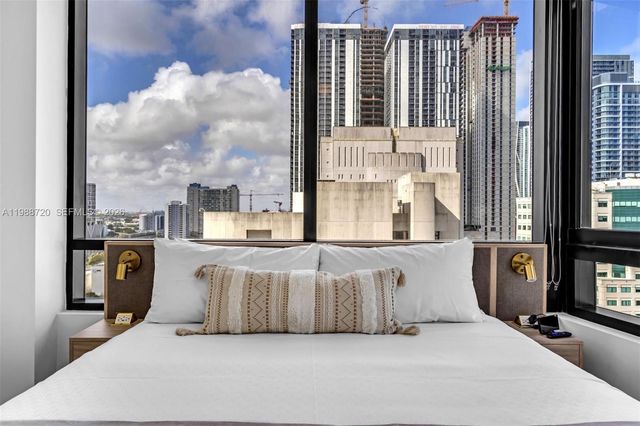 225 N Miami Ave 1701, Miami, FL 33131