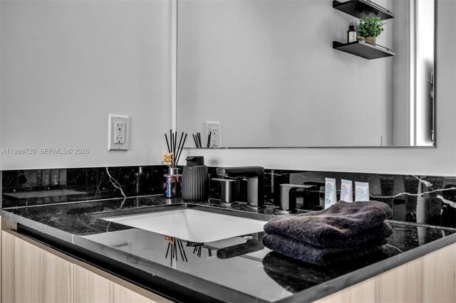 225 N Miami Ave 1701, Miami, FL 33131