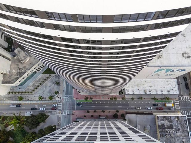 225 N Miami Ave 1701, Miami, FL 33131