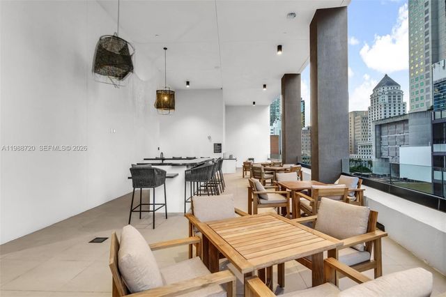 225 N Miami Ave 1701, Miami, FL 33131