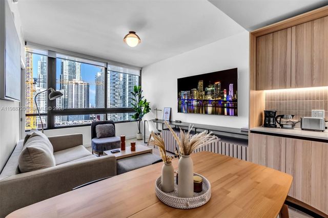 225 N Miami Ave 1701, Miami, FL 33131