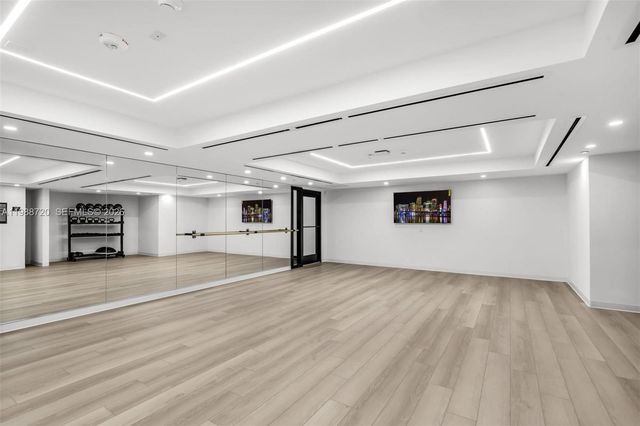 225 N Miami Ave 1701, Miami, FL 33131