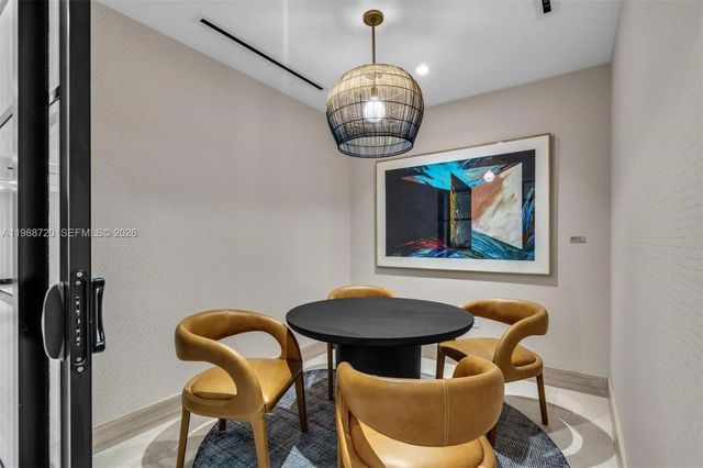 225 N Miami Ave 1701, Miami, FL 33131