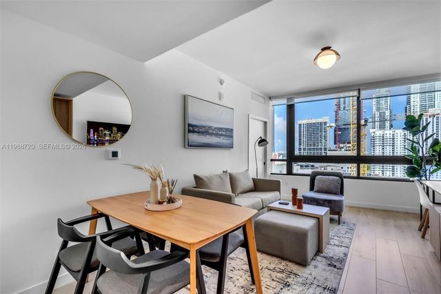 225 N Miami Ave 1701, Miami, FL 33131