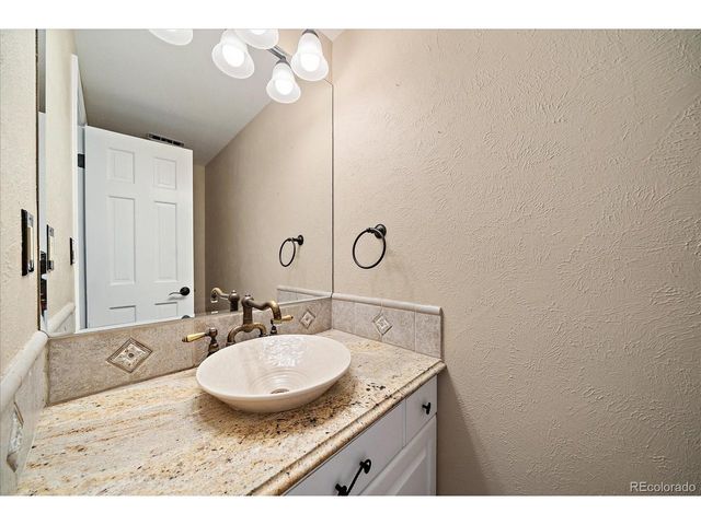 2171 S Parfet Dr, Lakewood, CO 80227