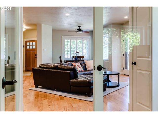 2235 CORINTHIAN Ct, Eugene, OR 97405