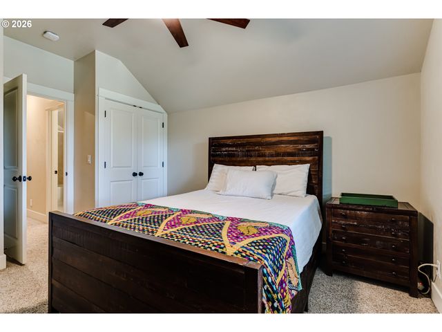 2235 CORINTHIAN Ct, Eugene, OR 97405