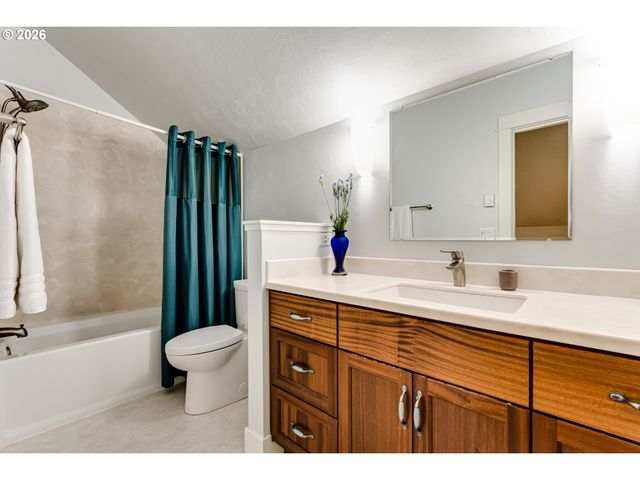 2235 CORINTHIAN Ct, Eugene, OR 97405