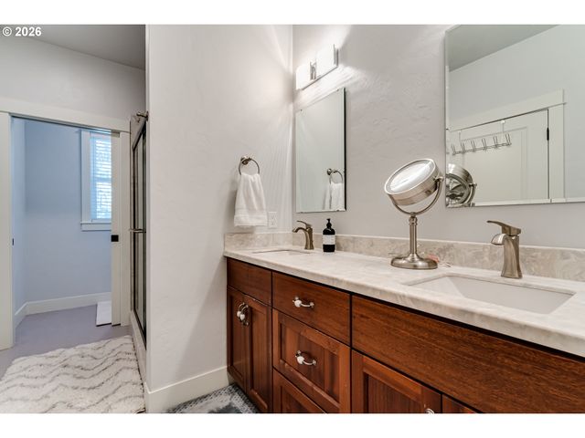 2235 CORINTHIAN Ct, Eugene, OR 97405