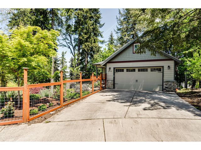 2235 CORINTHIAN Ct, Eugene, OR 97405