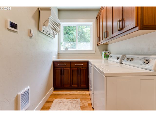 2235 CORINTHIAN Ct, Eugene, OR 97405