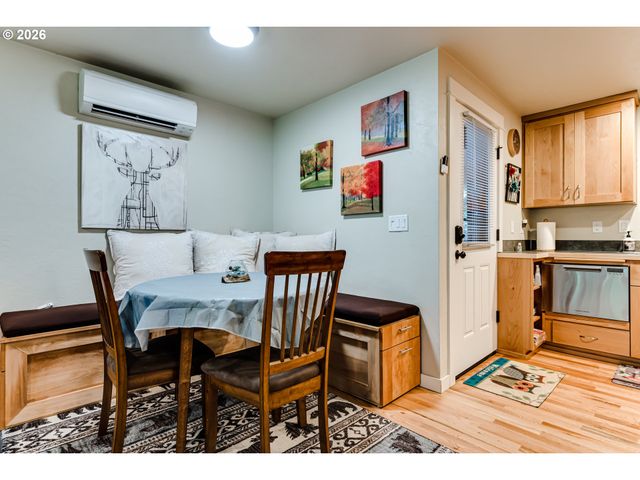 2235 CORINTHIAN Ct, Eugene, OR 97405