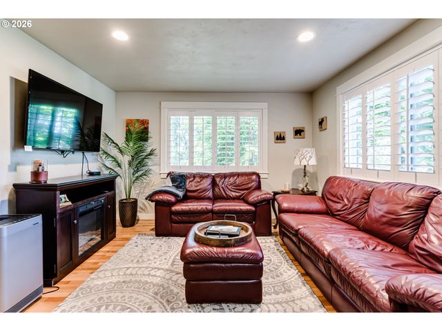 2235 CORINTHIAN Ct, Eugene, OR 97405