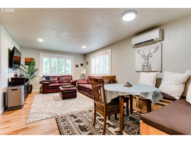 2235 CORINTHIAN Ct, Eugene, OR 97405