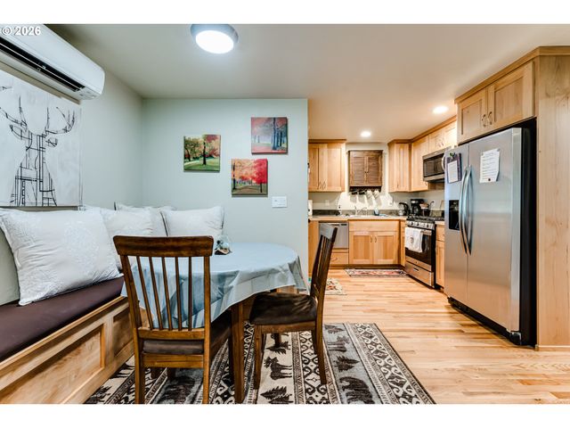 2235 CORINTHIAN Ct, Eugene, OR 97405