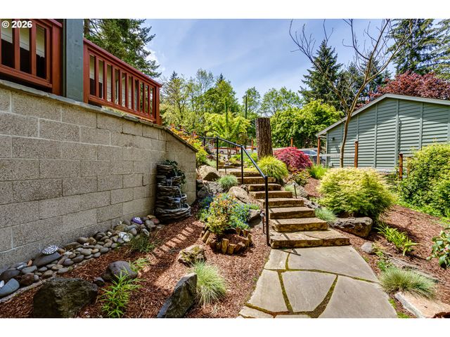 2235 CORINTHIAN Ct, Eugene, OR 97405
