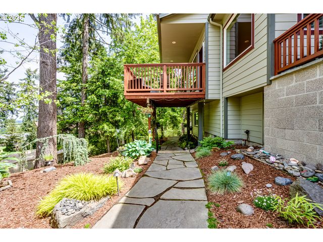 2235 CORINTHIAN Ct, Eugene, OR 97405