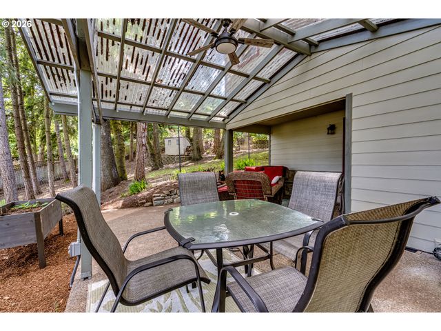 2235 CORINTHIAN Ct, Eugene, OR 97405