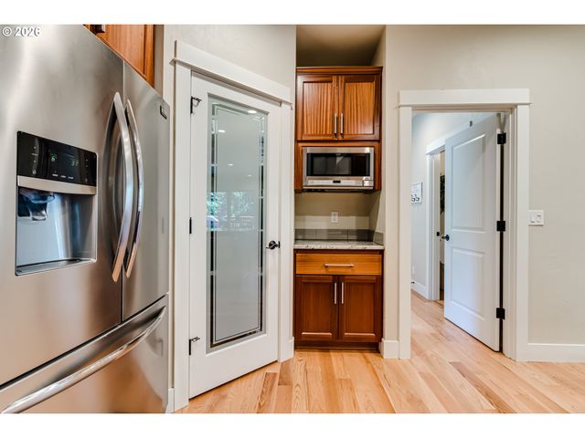 2235 CORINTHIAN Ct, Eugene, OR 97405