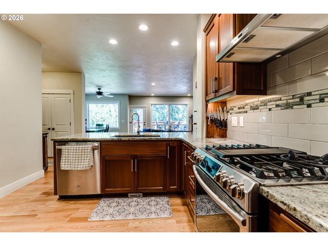 2235 CORINTHIAN Ct, Eugene, OR 97405