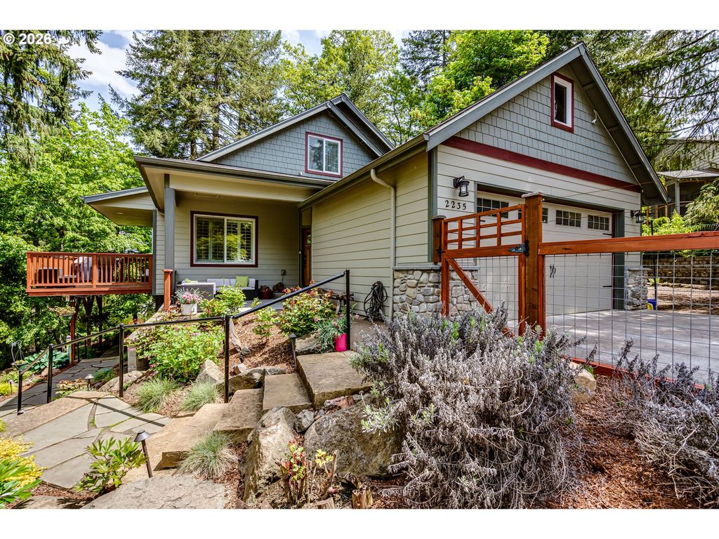 2235 CORINTHIAN Ct, Eugene, OR 97405