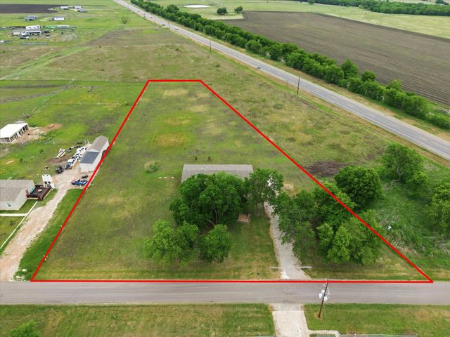 8645 County Road 1143, Celeste, TX 75423