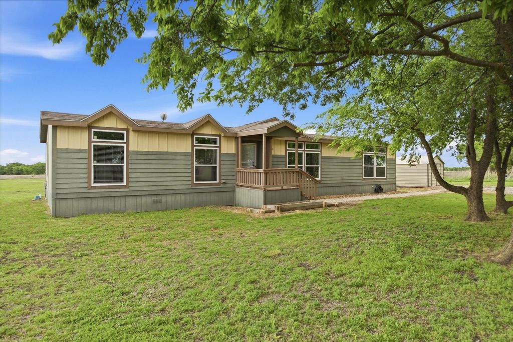 8645 County Road 1143, Celeste, TX 75423