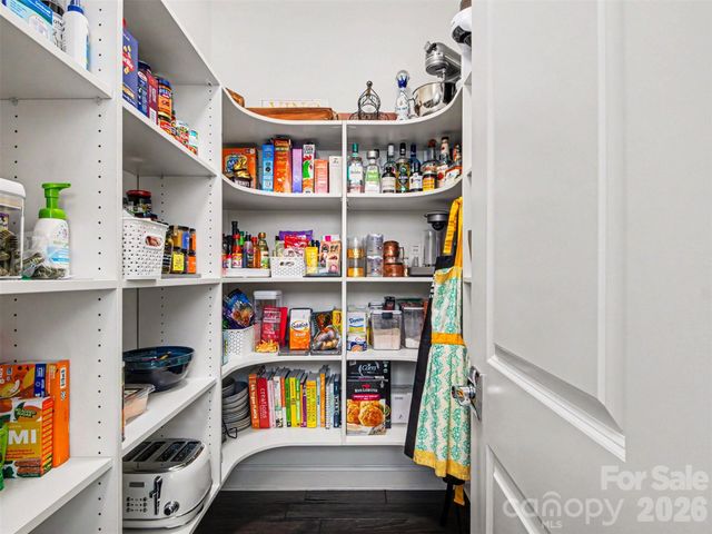 1020 N Sharon Amity Road, Charlotte, NC 28211