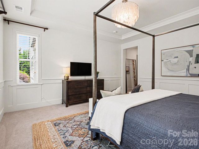 1020 N Sharon Amity Road, Charlotte, NC 28211