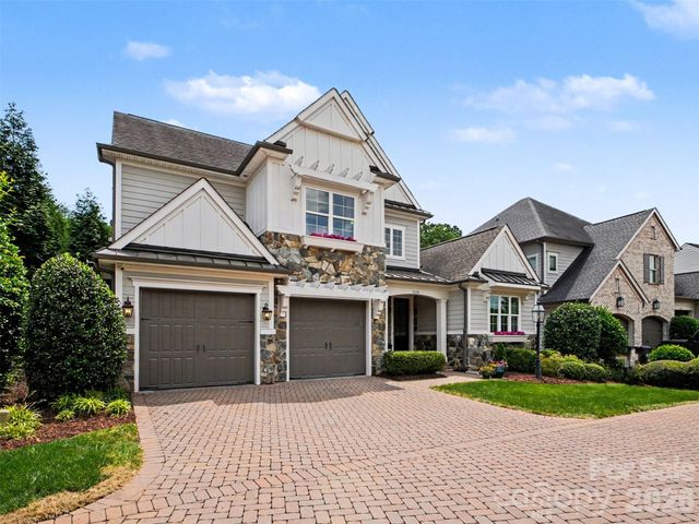 1020 N Sharon Amity Road, Charlotte, NC 28211