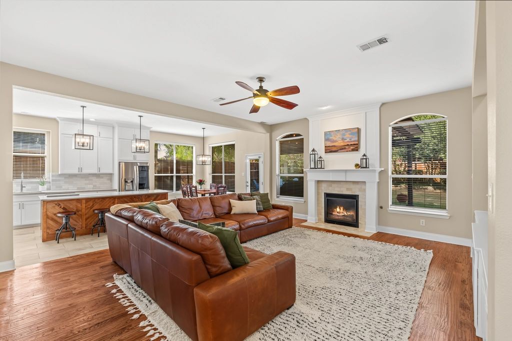 1620 McGreg Lane, Carrollton, TX 75010 — exterior