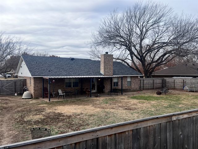 1200 Corvadura Street, Graham, TX 76450