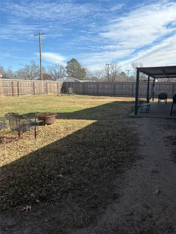 1200 Corvadura Street, Graham, TX 76450