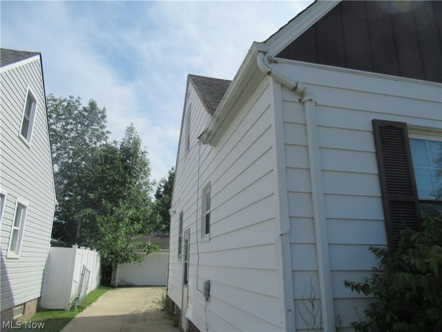 5203 Maplecrest Avenue, Parma, OH 44134
