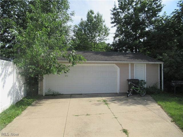 5203 Maplecrest Avenue, Parma, OH 44134