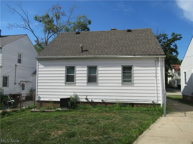 5203 Maplecrest Avenue, Parma, OH 44134
