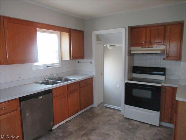 5203 Maplecrest Avenue, Parma, OH 44134