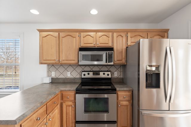 1014 Somerville Dr, Cottontown, TN 37048