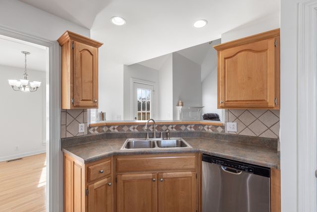 1014 Somerville Dr, Cottontown, TN 37048